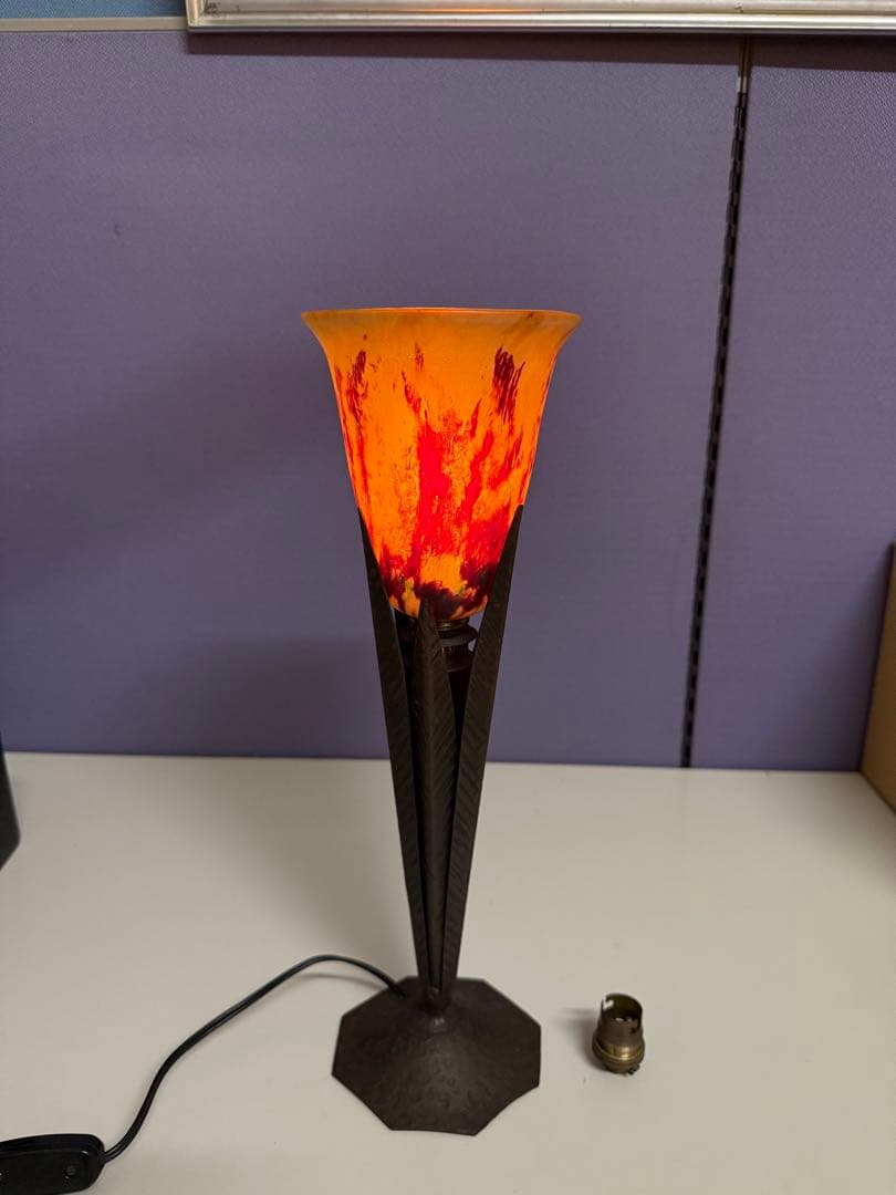 Dome Nancyチューリップタイプのガラスシェード電気スタンド