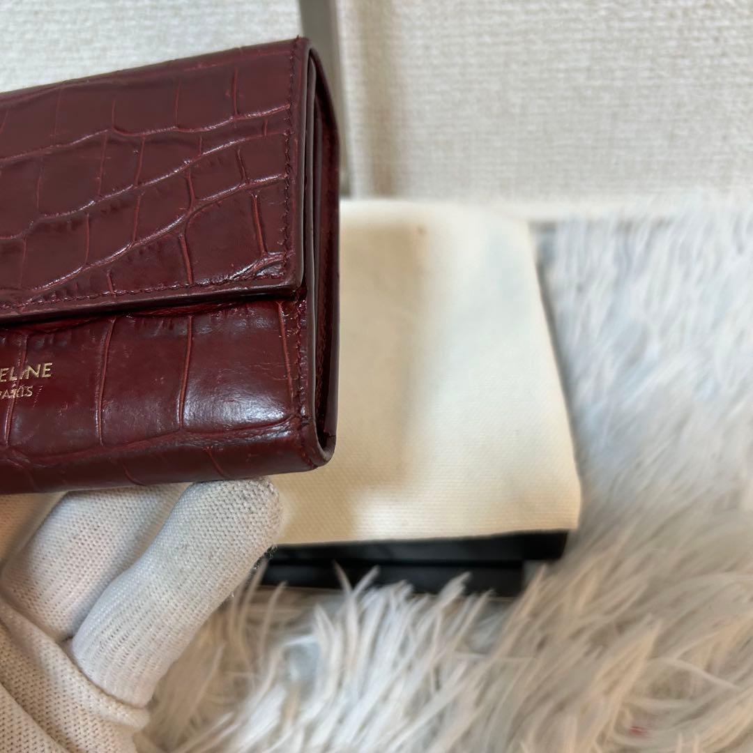 【美品✨クロコ型押し/スモールトリフォールド】セリーヌ　ボルドー　財布　人気　稀