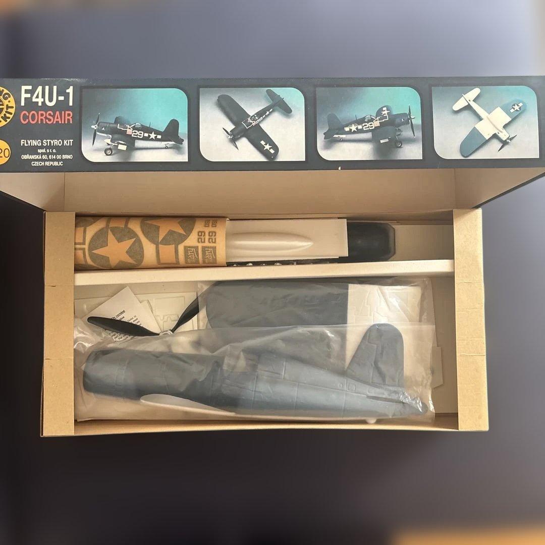 フライングスタイロ社 F4U-1 Corsair 1/20 組み立てキット