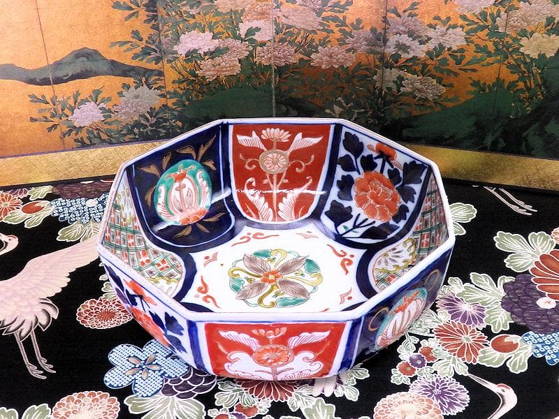 古伊万里　色絵　牡丹に菊　十字四方襷紋に雪輪　八角鉢　C017AS-fbvg