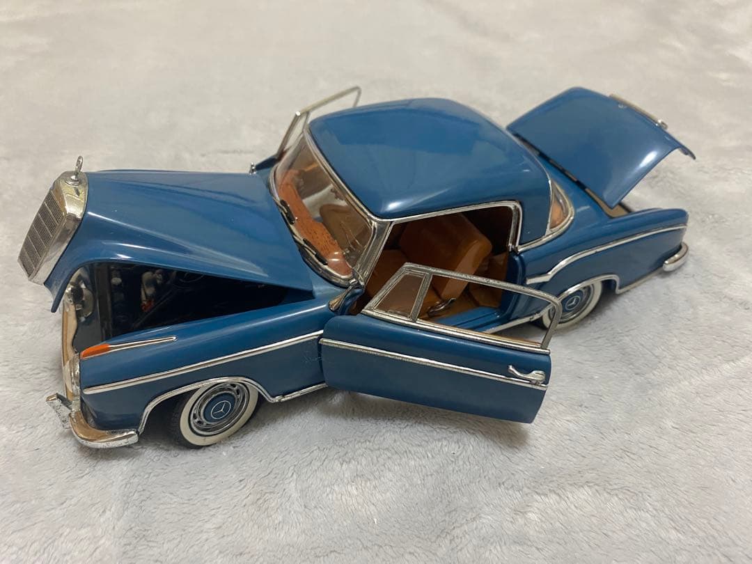 ミニカー Sun Star Mercedes-Benz 220SE 1/18