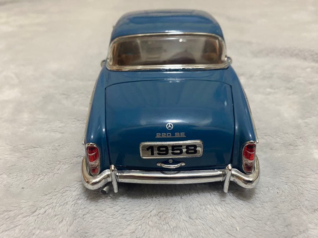 ミニカー Sun Star Mercedes-Benz 220SE 1/18
