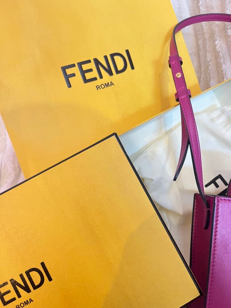 FENDI フェンディ 携帯ポーチ フォンポーチ ピンク　　ショルダーバッグ