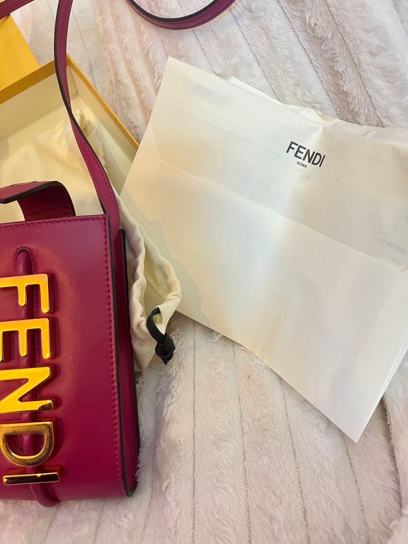 FENDI フェンディ 携帯ポーチ フォンポーチ ピンク　　ショルダーバッグ