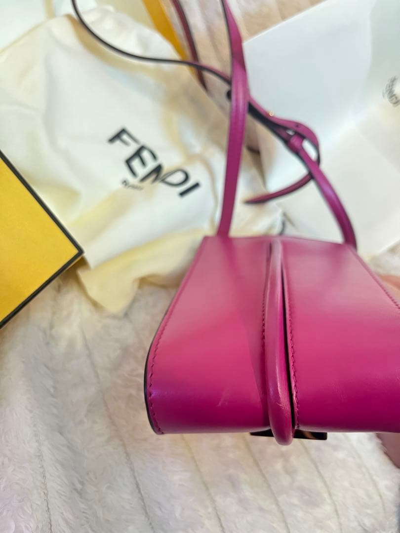 FENDI フェンディ 携帯ポーチ フォンポーチ ピンク　　ショルダーバッグ