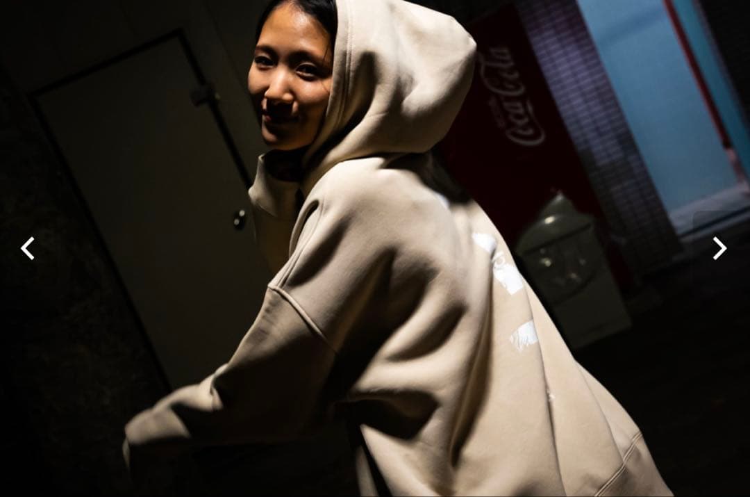 ニートと居候とたかさき NIT ベージュパーカー 白ver.