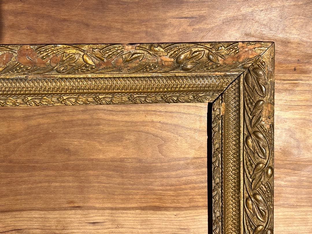 【アンティーク】くすんだゴールドの木製額縁　ヴィンテージフレーム