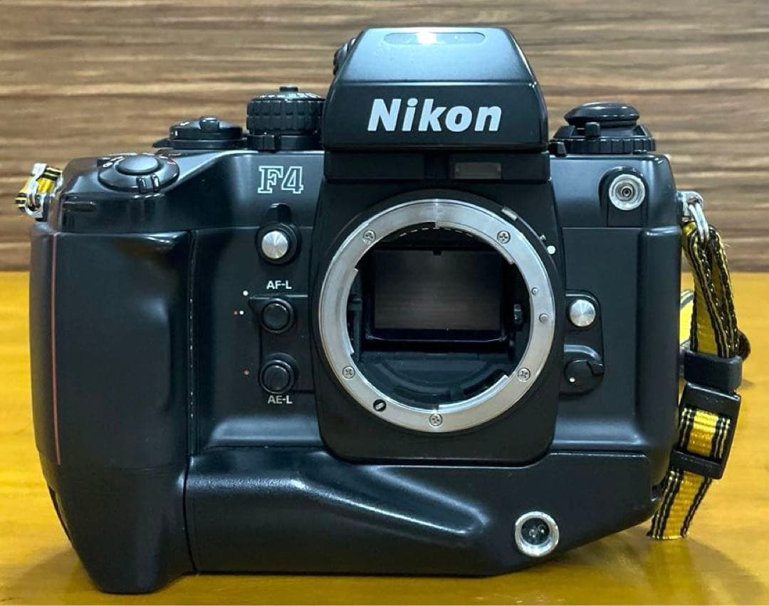 ニコン　一眼レフフィルムカメラ F4 ＆ バッテリーグリップ MB-21