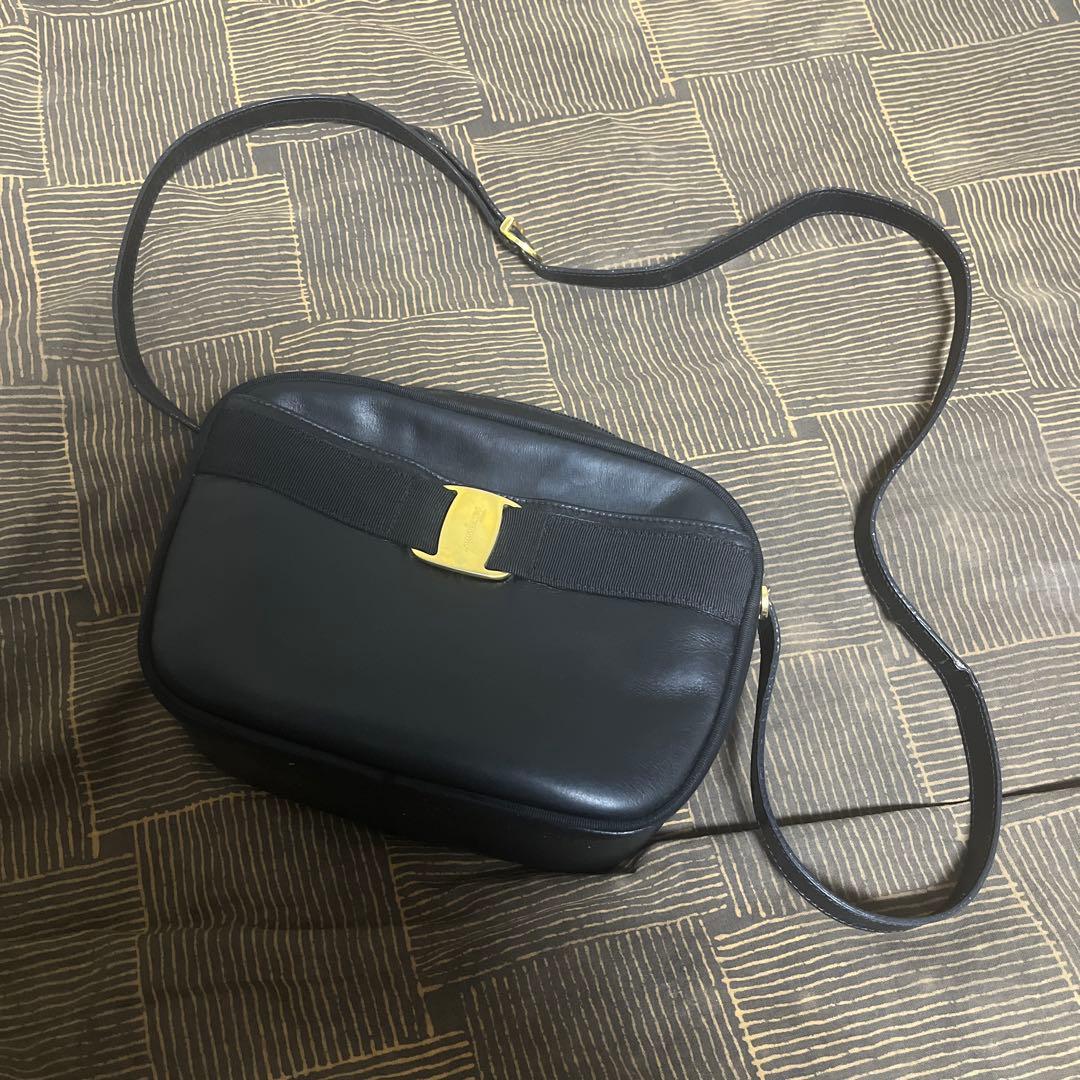 Salvatore ferragamo ヴァラリボン ショルダーバッグ