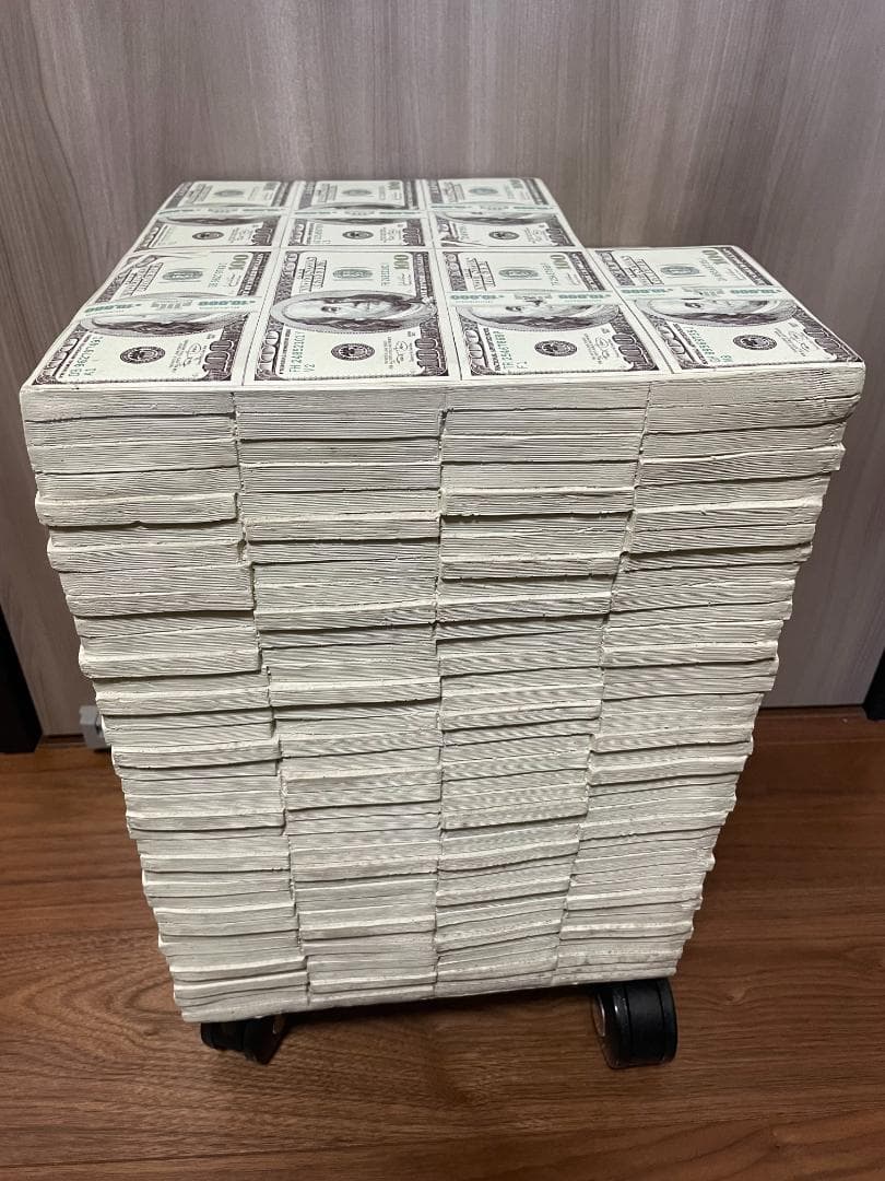 SO-4 300万$ 札束 スツール レジン製　イースね キャスター付き