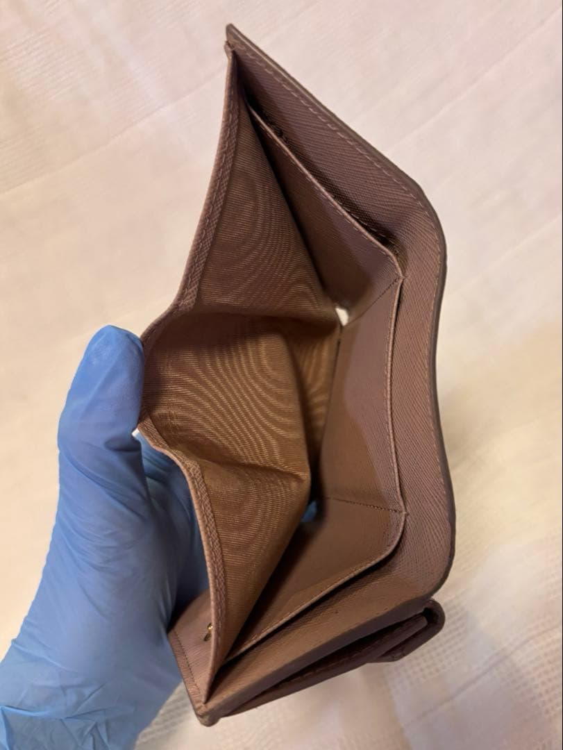 プラダ　コンパクト　三つ折り財布　ベージュ