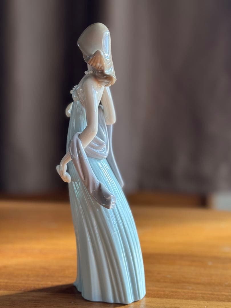 u*6様 リヤドロ　LLADRO 『少女』