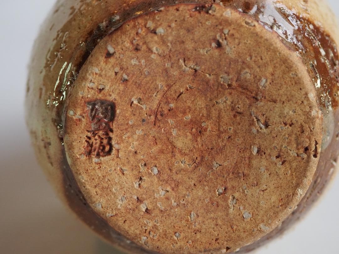 13代田原陶兵衛造『萩焼掛鶴首花入』（共箱）