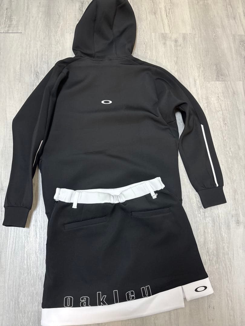 新品L、XL OAKLEY オークリーゴルフセットアップ パーカー＆スカート