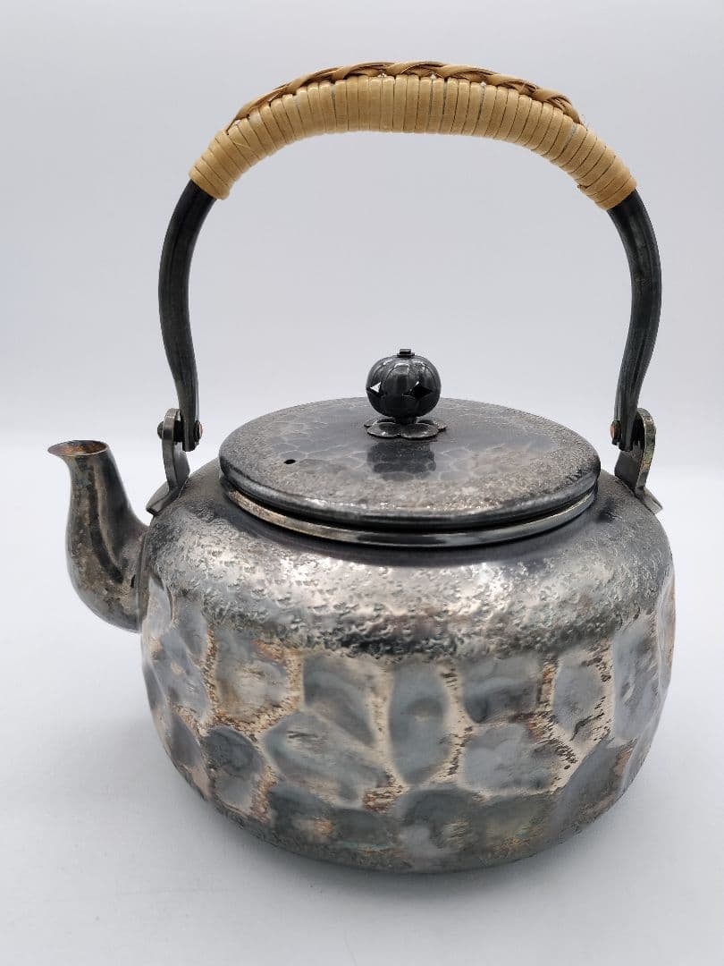 c396 銀瓶 湯沸 鬼岩目 銀燻し仕上 秀峰堂 紙箱 茶道具 古物