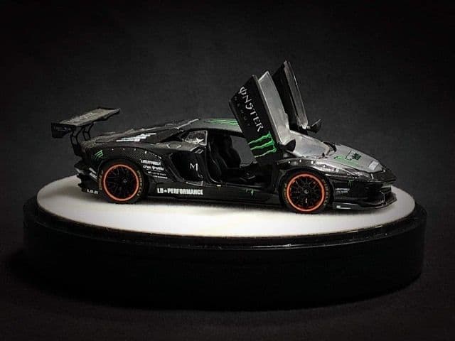 1/64 ランボルギーニ Aventador LP700 LB Monster