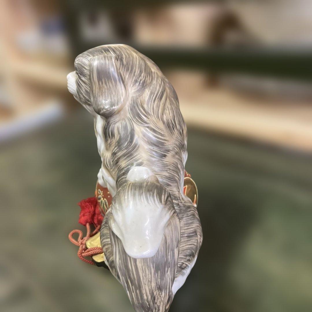 九谷焼犬と小槌　陶器製犬の置物 赤い飾り玉付き　石川県伝統工芸　日本美術　骨董