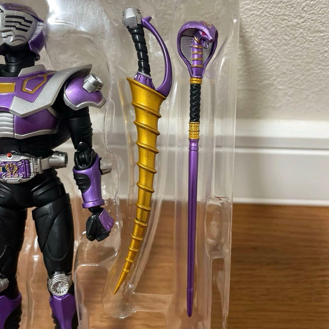 未使用品　S.H.Figuarts 仮面ライダー王蛇　フィギュア　龍騎