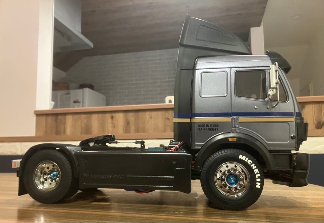 タミヤ 1/14メルセデス ベンツ トレーラーヘッド