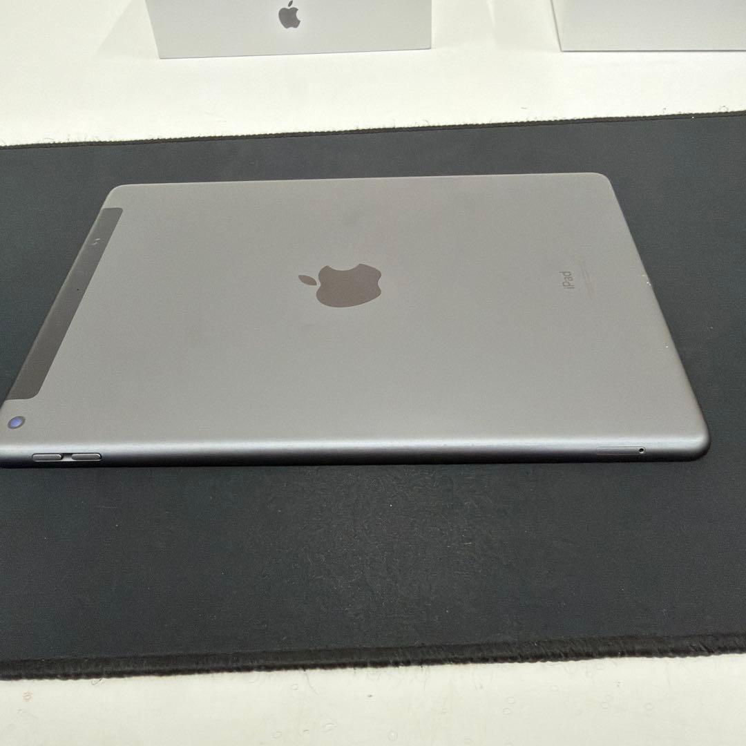 ipad 本体　8世代　32GB セルラー