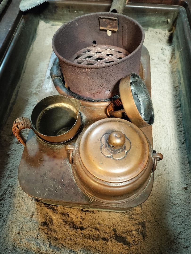 伝統的な日本の火鉢