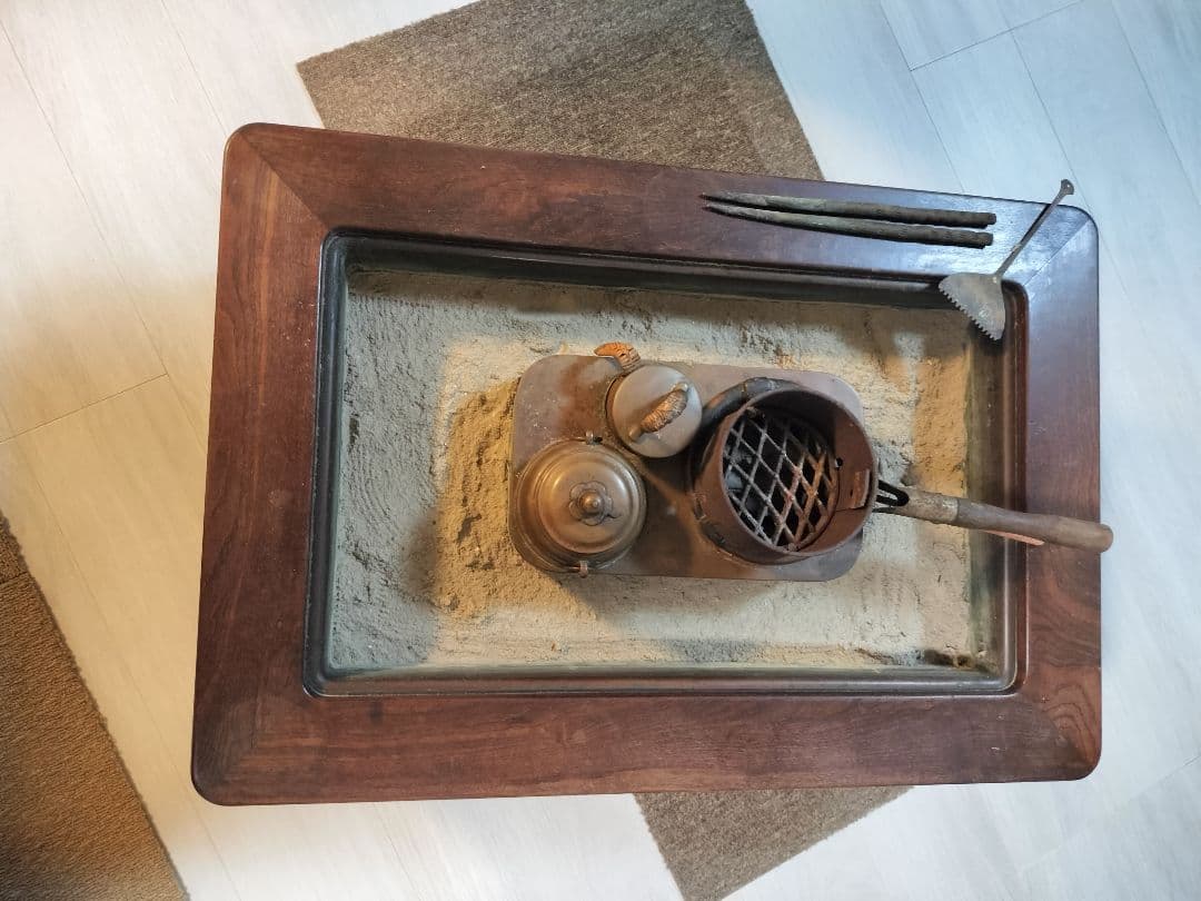 伝統的な日本の火鉢