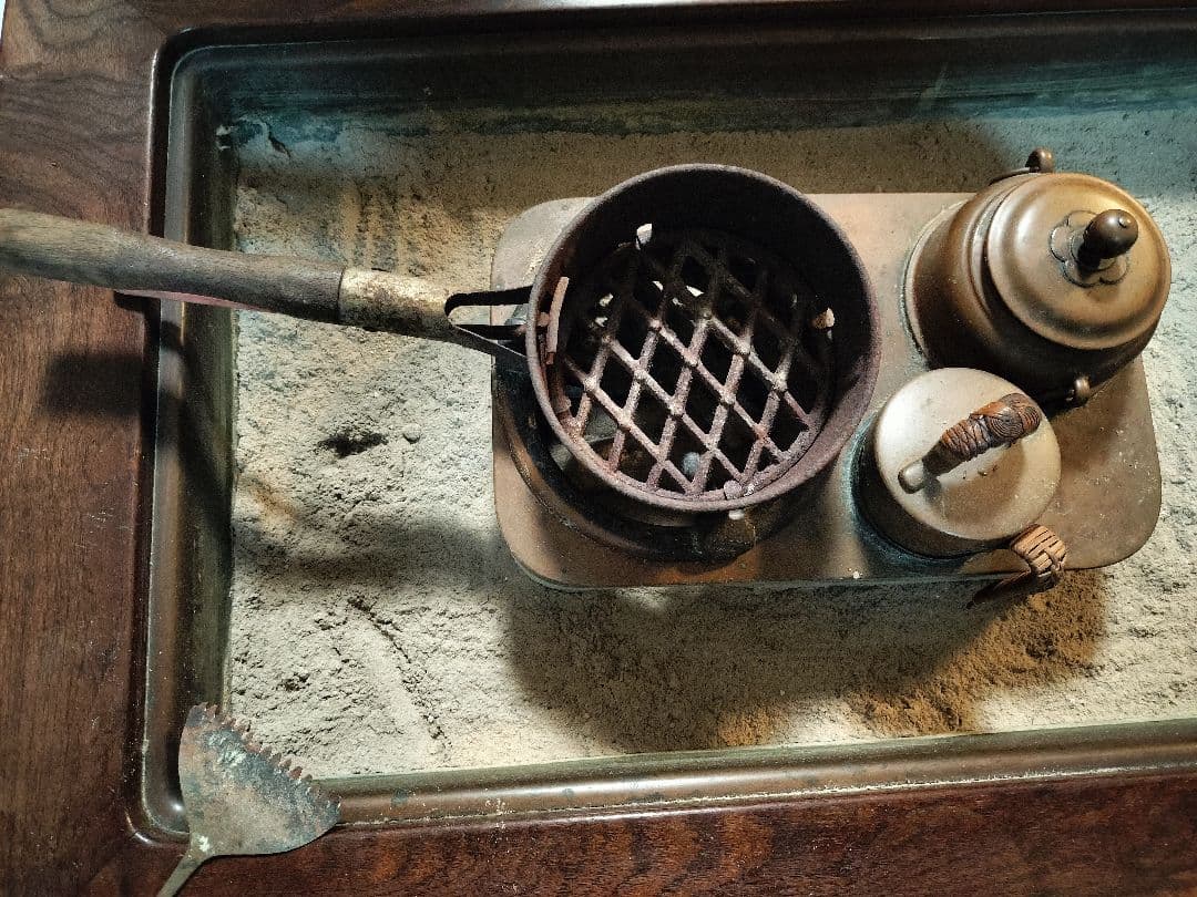 伝統的な日本の火鉢