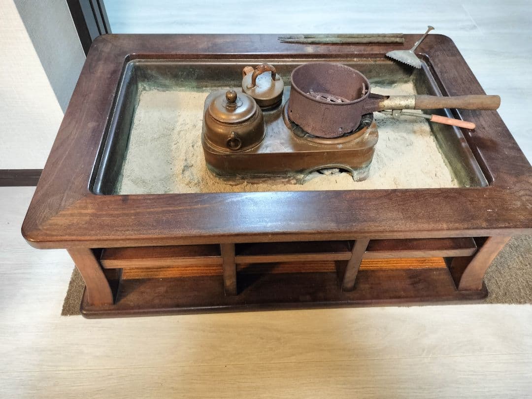 伝統的な日本の火鉢