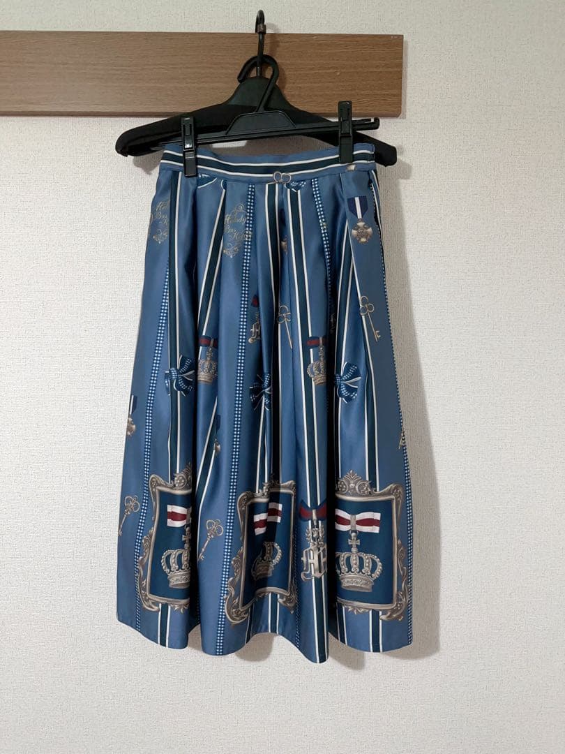 ロイヤルメダルシリーズのスカート
