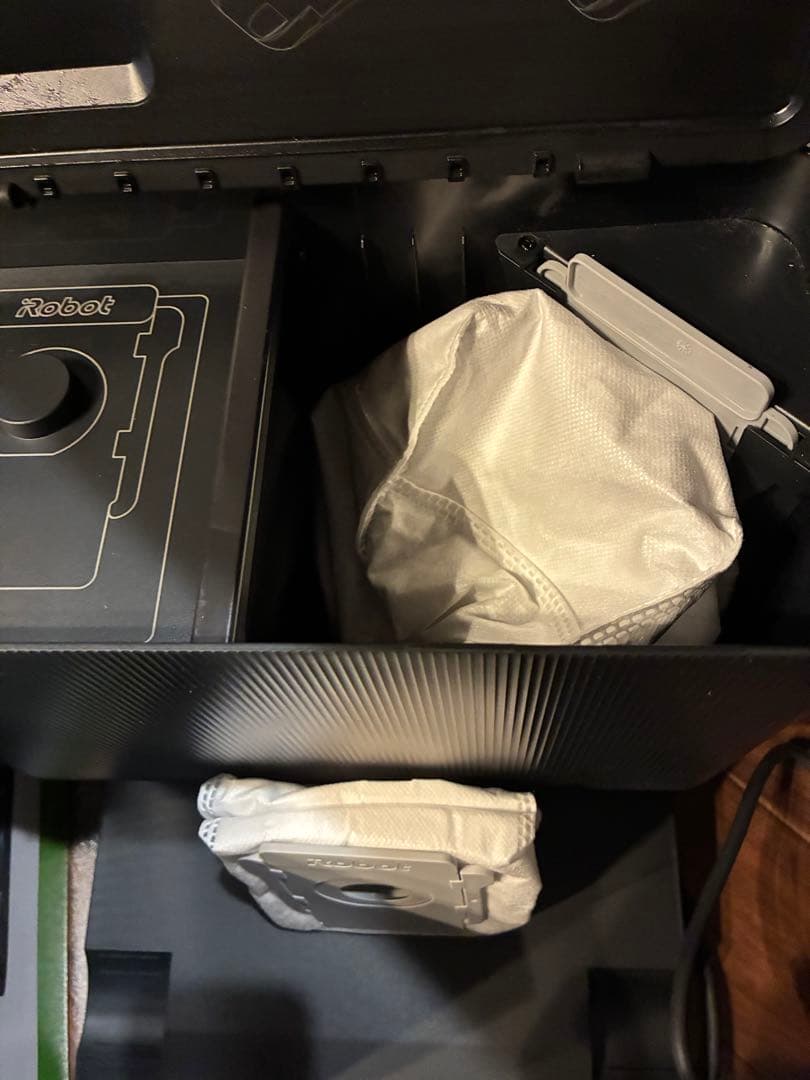 iRobot ルンバ j7+ クリーンベース付き／付属品あり