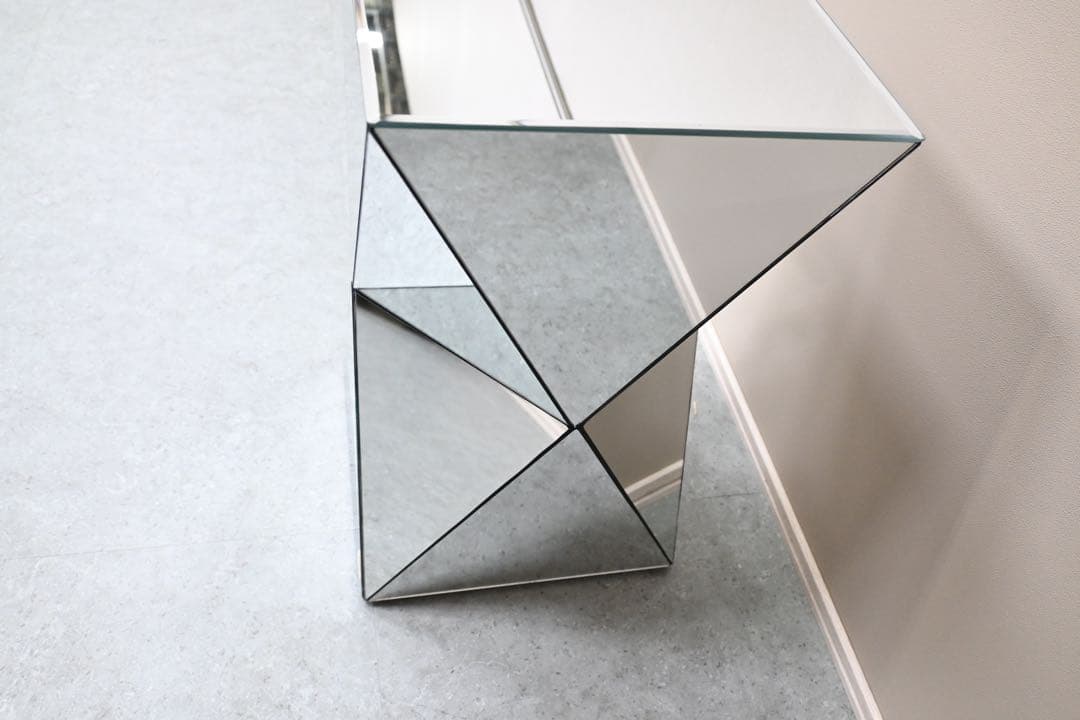 【極美品】KARE カレ ラグジュアリートライアングル32×32 サイドテーブル