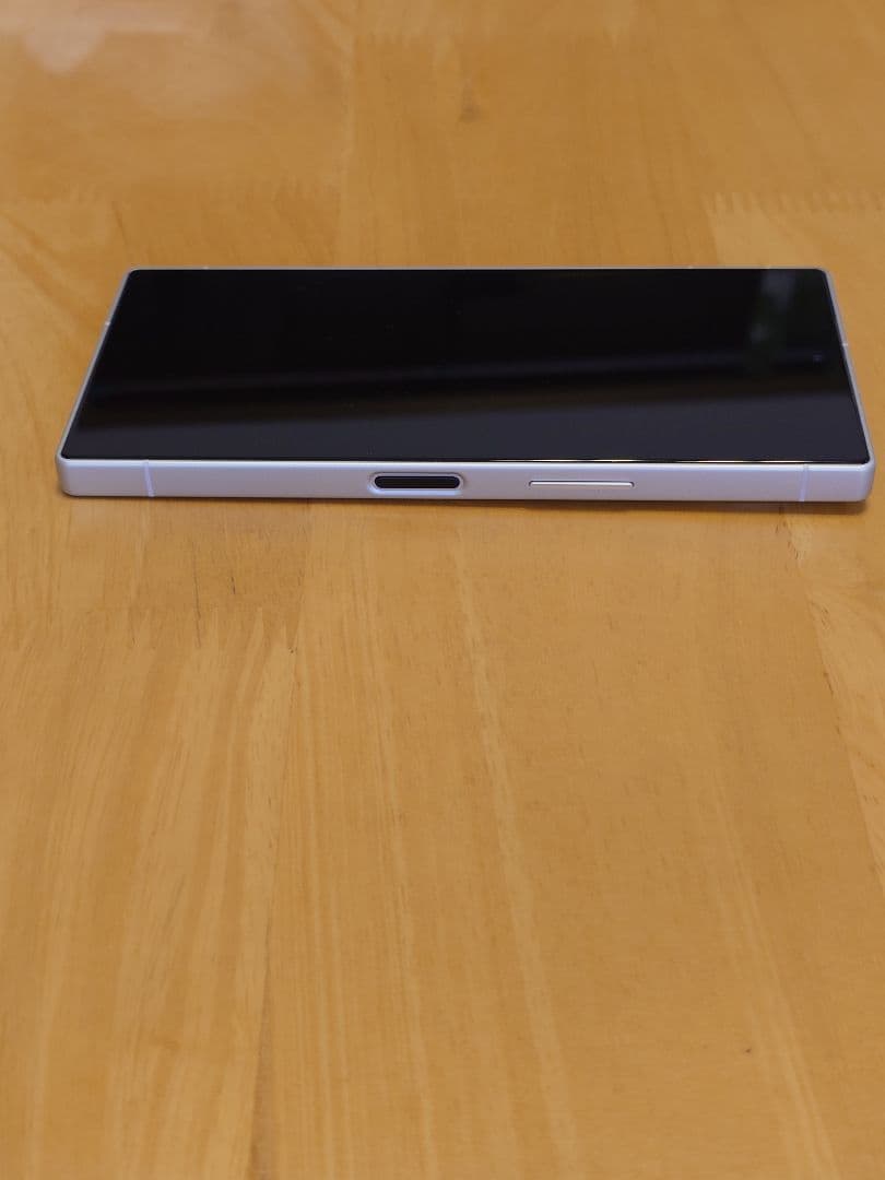 AQUOS R9 本体 SIMフリー クリアケース付