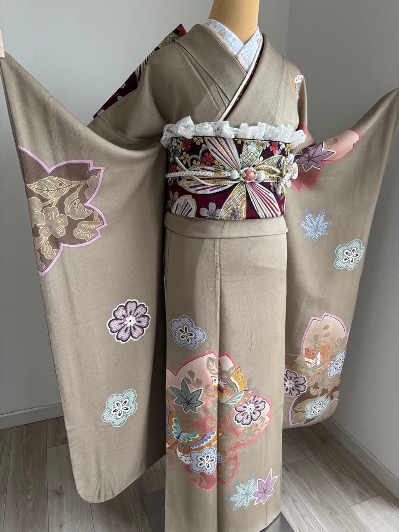 miar 様　⭐️振袖セット（７点）正絹振袖　成人式　クリーニング済　グレージュ系