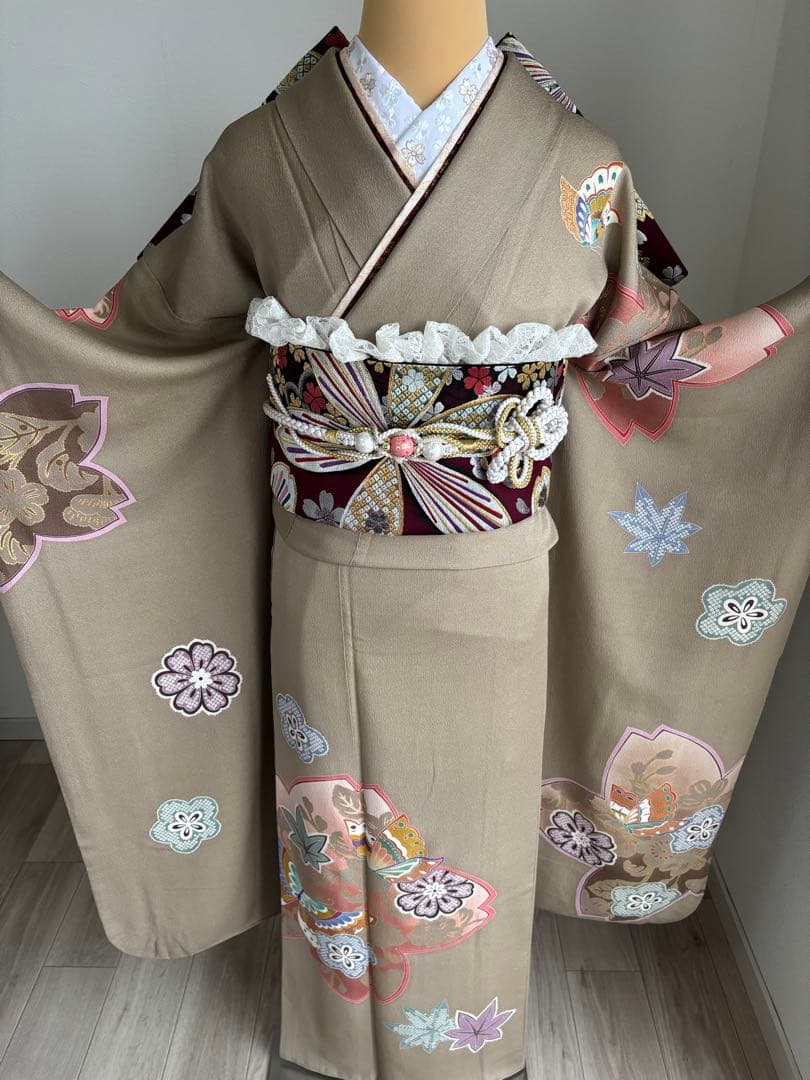 miar 様　⭐️振袖セット（７点）正絹振袖　成人式　クリーニング済　グレージュ系