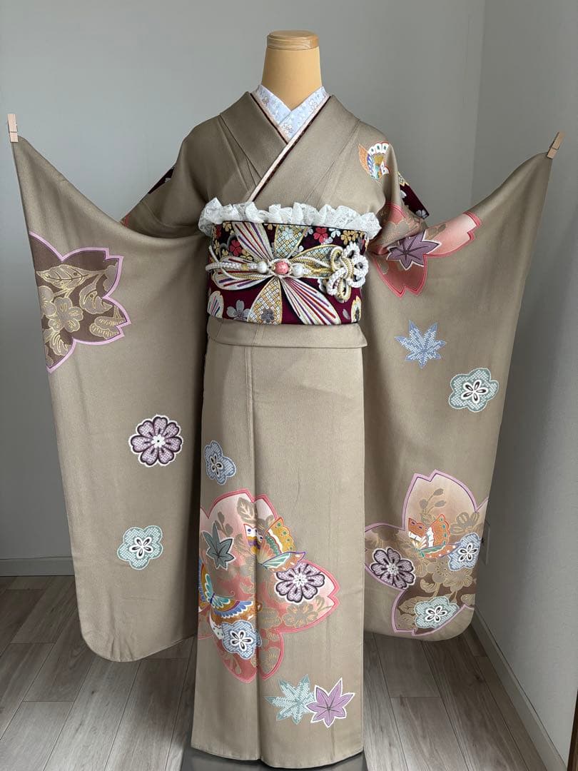 miar 様　⭐️振袖セット（７点）正絹振袖　成人式　クリーニング済　グレージュ系