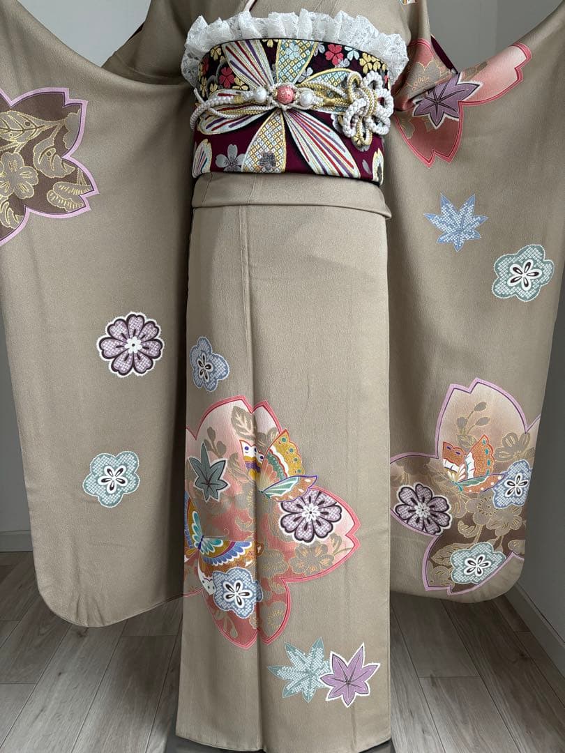 miar 様　⭐️振袖セット（７点）正絹振袖　成人式　クリーニング済　グレージュ系