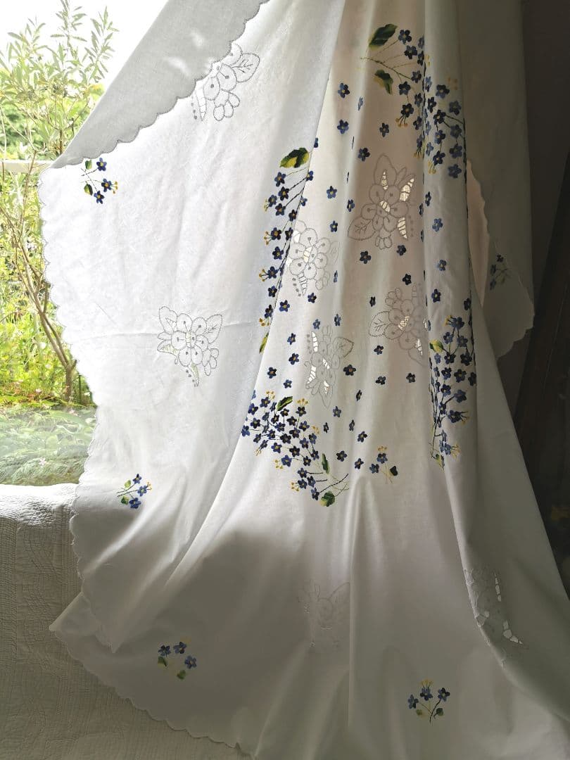 アンティークフランス 青と黄の小花刺繍 忘れな草 オープンカットワーク大判クロス