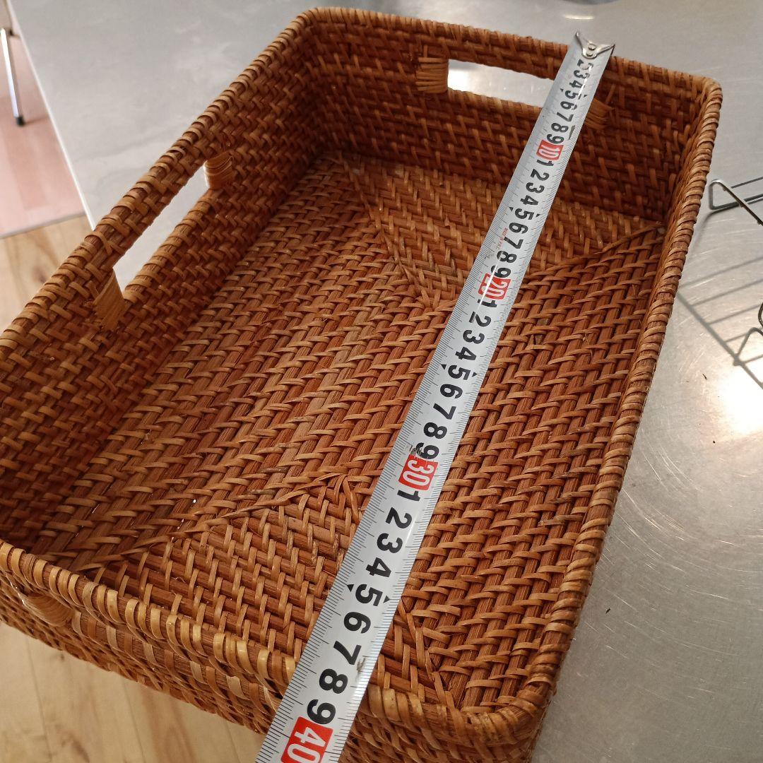 ニトリ　無印良品　ラタン籠