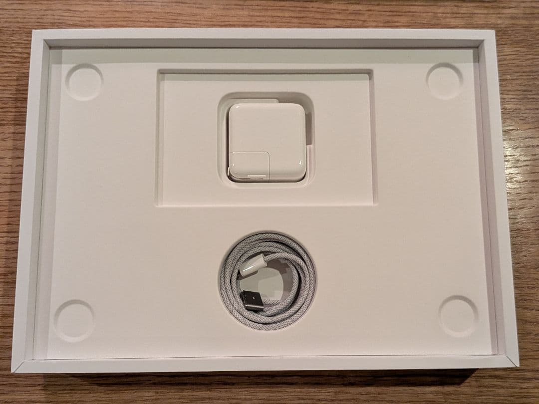 Macbook Air M2 16GB 256GB 13インチ