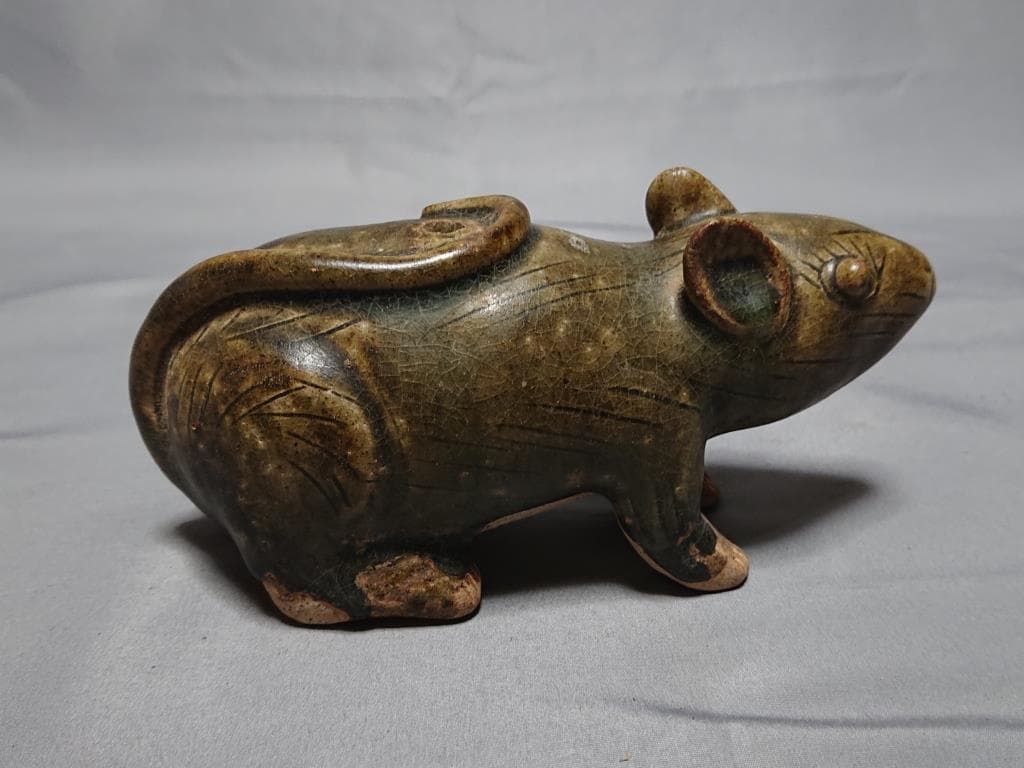 コレクター収集品　クメール 緑褐釉　鼠形壺（A）