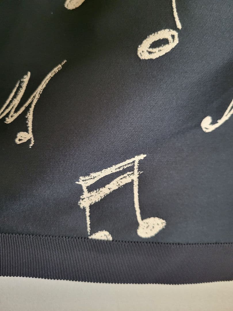 エムズグレイシー38音符柄ブラックフレアスカート