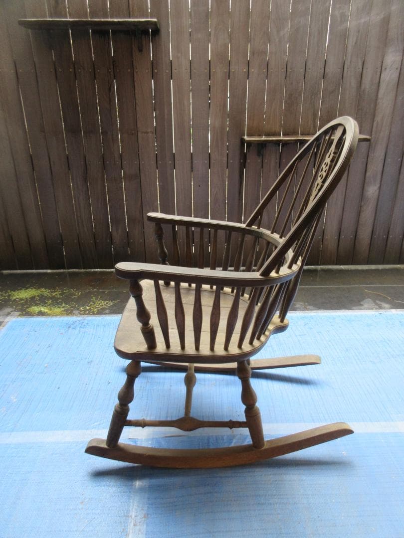 ロッキングチェア　レトロ　おしゃれ　かわいい　アンティーク　車輪モチーフ