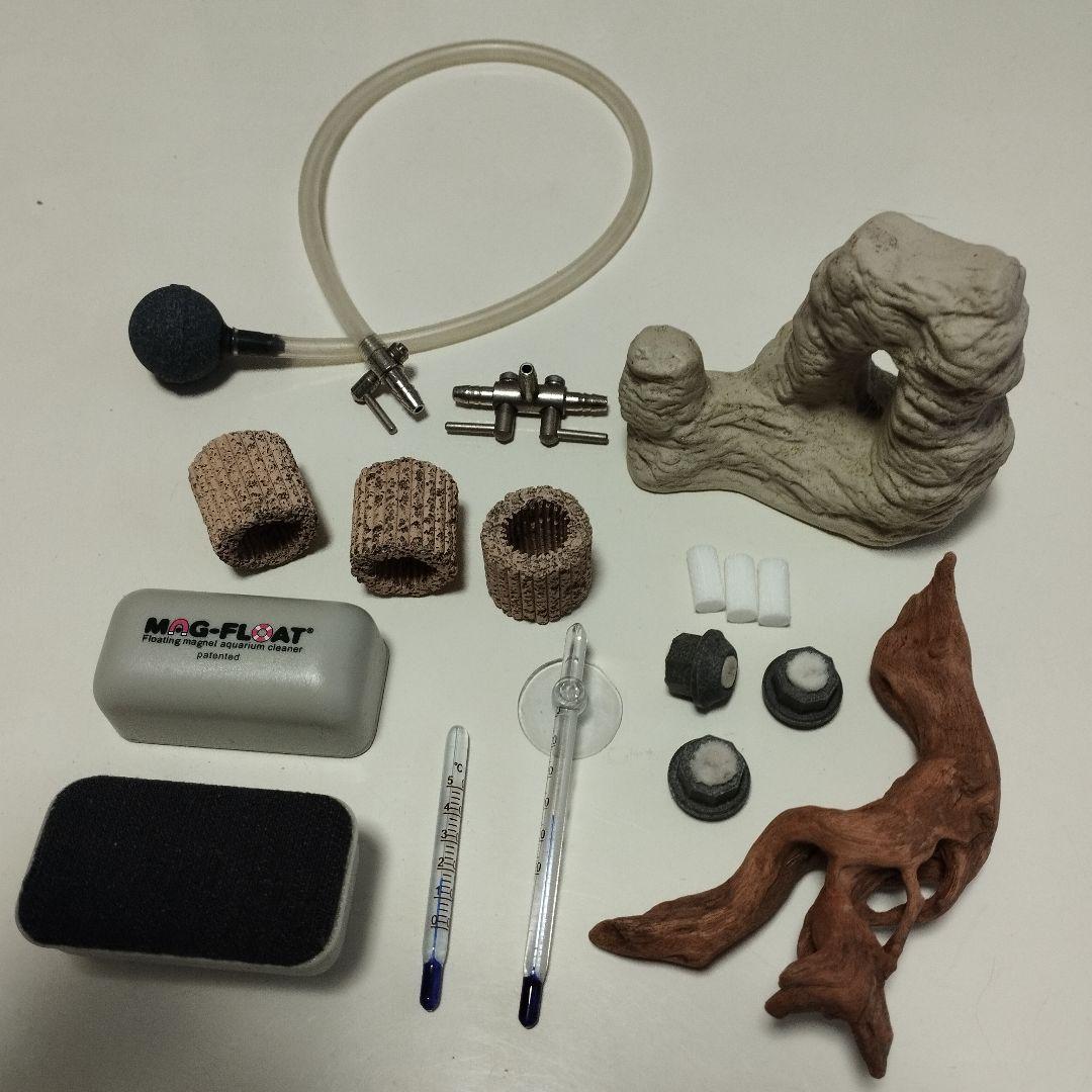 水槽セット（ガラス水槽、照明、フィルター、レイアウト用品、掃除用品 他）