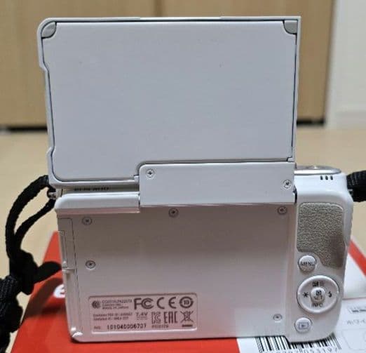 Canon EOS M10 キャノン　EF-M 15-45mm IS STM