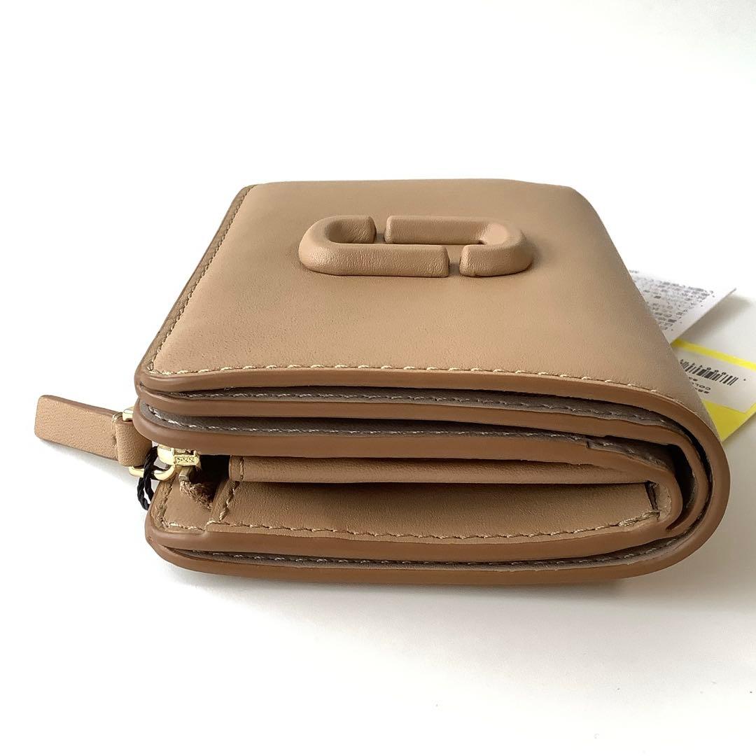 新品★マークジェイコブス★ザレザーカバードJマーク２つ折り財布★キャメル