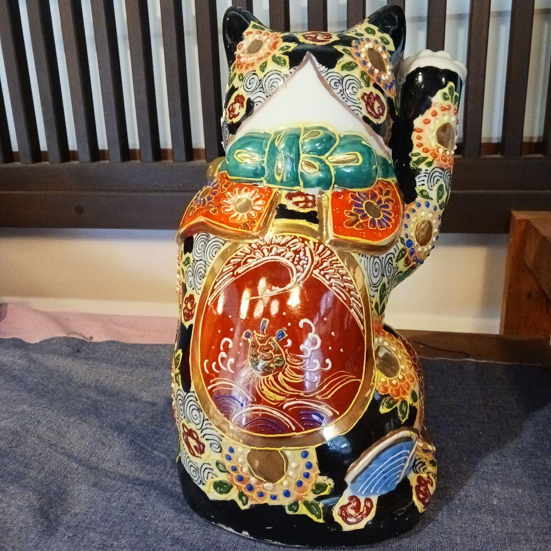 九谷焼　盛絵付け招き猫　高さ２９cm