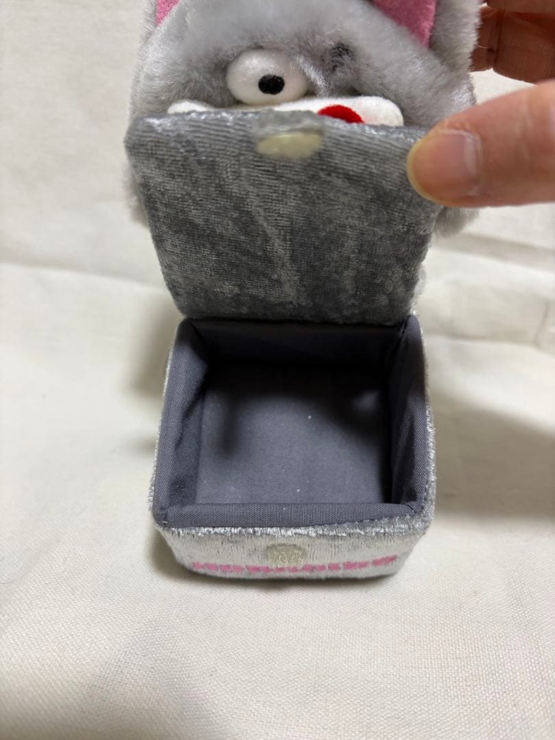 【希少】北海道限定 ハローキティ 銀ギツネ ぬいぐるみ 収納ボックス付き