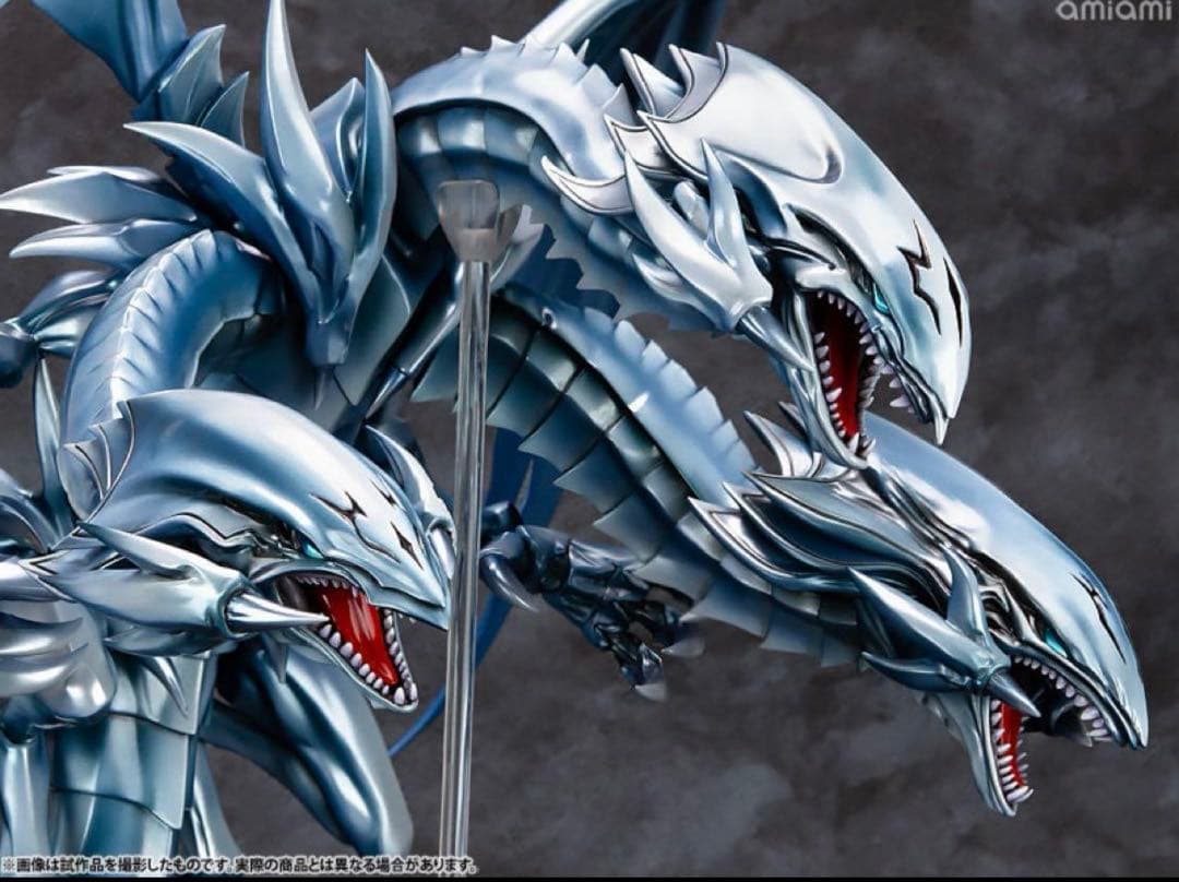 【新品未開封】青眼の究極竜 完成品フィギュア[あみあみ×AMAKUNI]