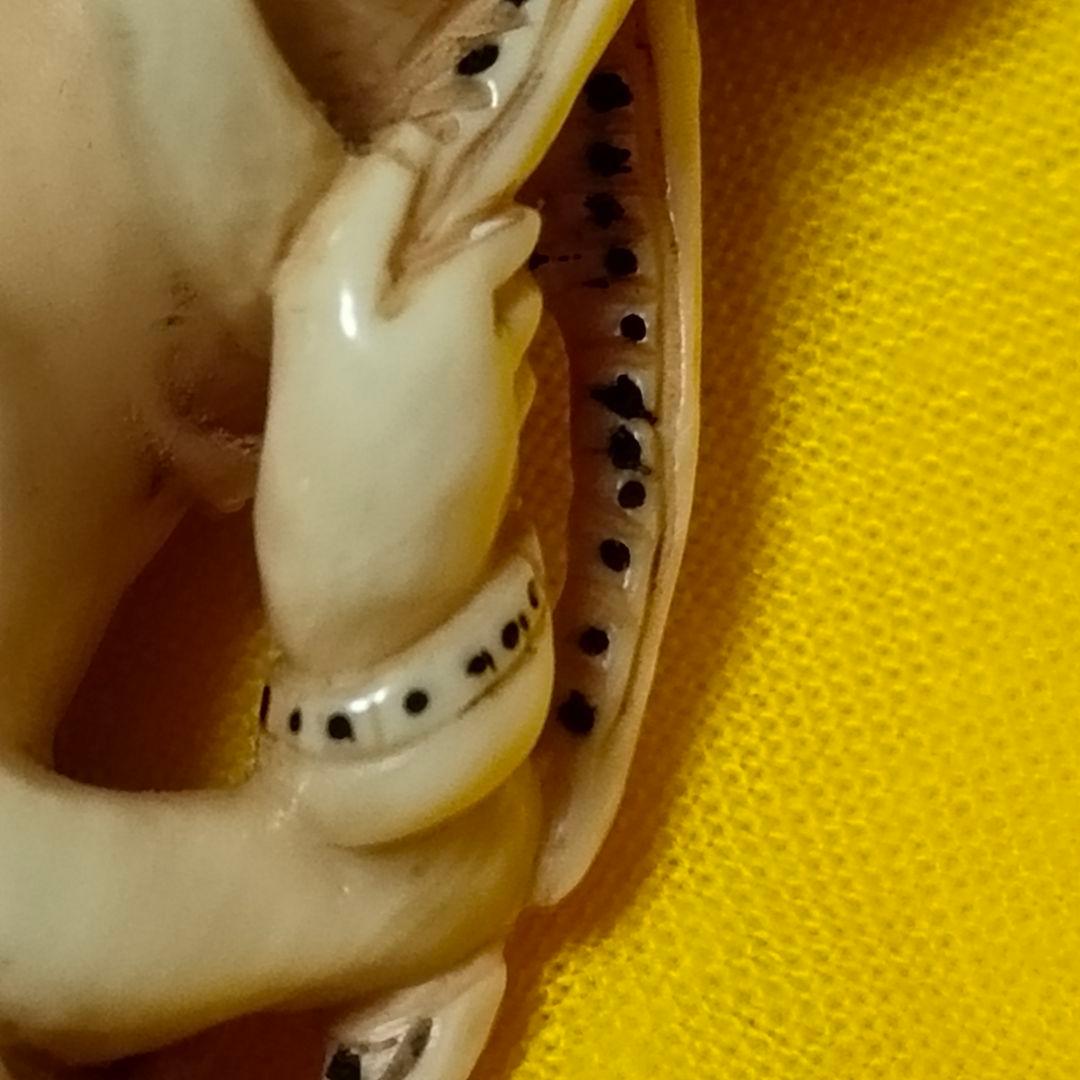 精緻彫刻 二体絡み 置物（骨材質と思われます）箱付｜旧家整理品