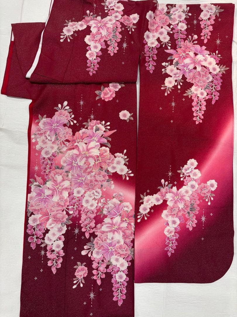 綺麗！　振袖　古典　赤　百合　桜　金糸　キラキラ　Mサイズ